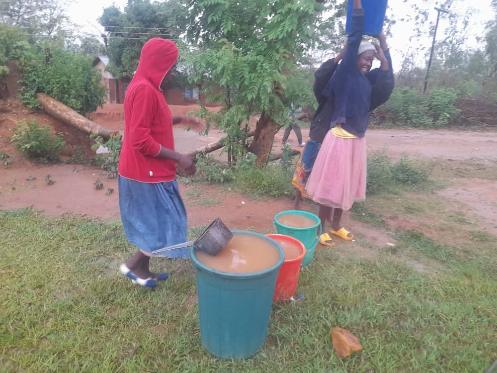 DONNE IN CERCA DI ACQUA